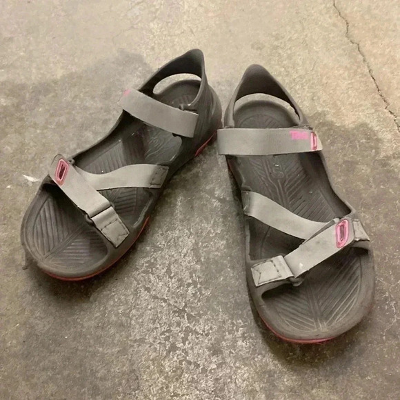 Teva sandals - Picture 1 of 8